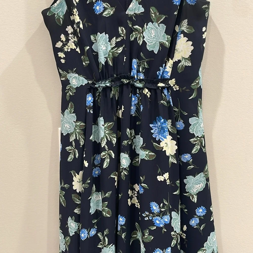 Ann Taylor Factory Fit& Flare Floral Dress size 00P - Picture 2 of 7